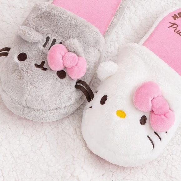 ♡ Hello Kitty x Pusheen House Slippers - Picture 1 of 5